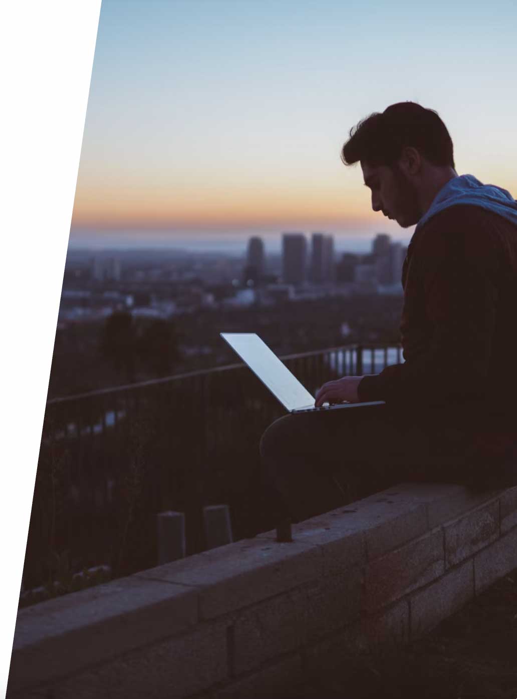 img-hero-guy-on-laptop img-hero-guy-on-laptop